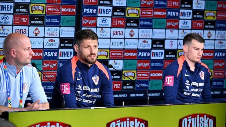 Neuruppin, Germany, 210624. Croatian national team, Nationalteam members Dominik Livakovic and Bruno Petkovic at the media conference of the Croatian national football team at UEFA EURO, EM, Europameisterschaft,Fussball 2024 European Football Championship. Photo: Ante Cizmic CROPIX Croatia Copyright: xxAntexCizmicx xCROPIXx petkovic_livakovic16-210624