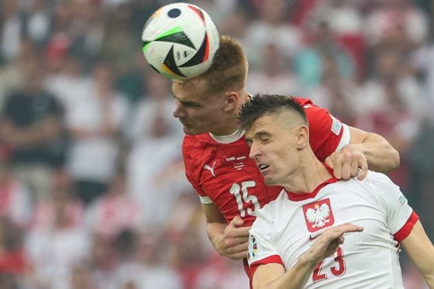 Sport Bilder des Tages SOCCER - UEFA EURO, EM, Europameisterschaft,Fussball 2024 BERLIN,GERMANY,21.JUN.24 - UEFA EURO 2024, group stage, Austria vs Poland. Image shows Krzysztof Piatek (POL) and Philipp Lienhart (AUT).  GEPAxpictures xArminxRauthner