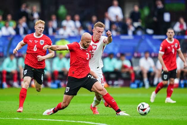 Gernot Trauner (Oesterreich, 03), Adam Buksa (Polen, 16) GER, Polen vs. Oesterreich, Fussball Europameisterschaft, UEFA EURO, EM, Europameisterschaft,Fussball 2024, Spieltag 2, 21.06.2024 GER, Polen vs. Oesterreich, Fussball Europameisterschaft, UEFA Euro 2024, Spieltag 2, 21.06.2024 Berlin Copyright: xEibner-Pressefoto MarcelxvonxFehrnx EP_MFN