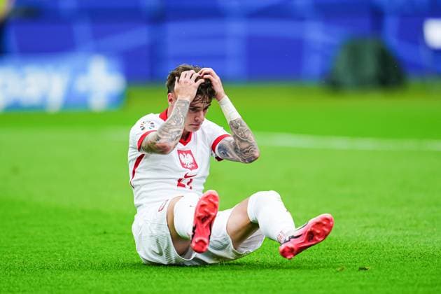 Nicola Zalewski (Polen, 21) enttaeuscht nach vergebenem Torschuss Torchance GER, Polen vs. Oesterreich, Fussball Europameisterschaft, UEFA EURO, EM, Europameisterschaft,Fussball 2024, Spieltag 2, 21.06.2024 GER, Polen vs. Oesterreich, Fussball Europameisterschaft, UEFA Euro 2024, Spieltag 2, 21.06.2024 Berlin Copyright: xEibner-Pressefoto MarcelxvonxFehrnx EP_MFN