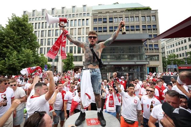 BERLIN 21.06.2024 MECZ II RUNDA GRUPA D MISTRZOSTW EUROPY 2024: POLSKA - AUSTRIA --- FIRST ROUND GROUP D UEFA EURO, EM, Europameisterschaft,Fussball 2024 MATCH: POLAND - AUSTRIA KIBICE POLSKI NA ULICACH BERLINA FOT. PIOTR KUCZA FOTOPYK NEWSPIX.PL --- Newspix.pl  240621PYK0002