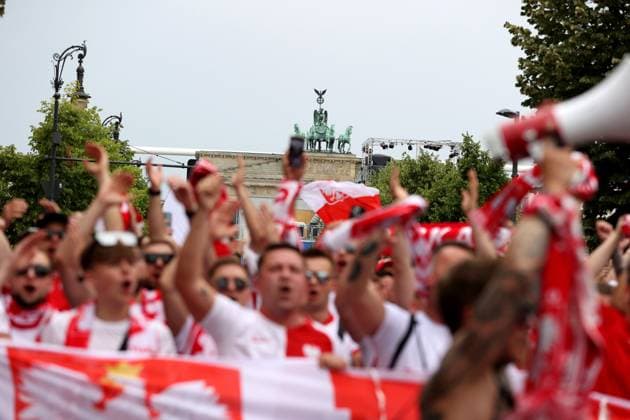 BERLIN 21.06.2024 MECZ II RUNDA GRUPA D MISTRZOSTW EUROPY 2024: POLSKA - AUSTRIA --- FIRST ROUND GROUP D UEFA EURO, EM, Europameisterschaft,Fussball 2024 MATCH: POLAND - AUSTRIA KIBICE POLSKI NA ULICACH BERLINA FOT. PIOTR KUCZA FOTOPYK NEWSPIX.PL --- Newspix.pl  240621PYK0014