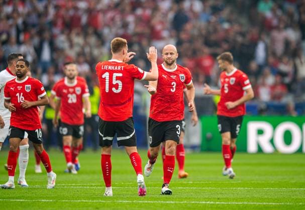 Fussball, Herren, Saison 2023 24, Euro 2024 Gruppe D (2. Spieltag) in Berlin, Polen - Österreich, v.l. Philipp Lienhart (Österreich), Gernot Trauner (Österreich), Jubel nach Tor zum 0:1, 21.06. 2024, Copyright: xSebastianxRäppold MatthiasxKochx