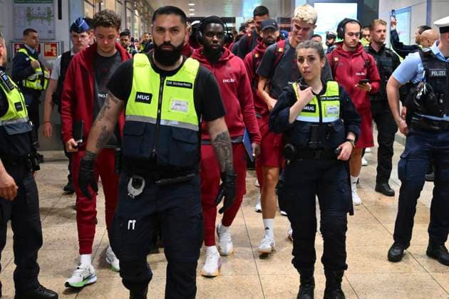 Belgium Media Activities - UEFA EURO, EM, Europameisterschaft,Fussball 2024 21 06 2024 COLOGNE, GERMANY - JUNE 21 : De Cuyper Maxim defender of Belgium, Mangala Orel midfielder of Belgium, De Ketelaere Charles midfielder of Belgium pictured during team arrival at the railway station ahead of the UEFA EURO 2024 European Football Championship tournament group E stage match between Belgium and Romania at Cologne Stadium on June 21, 2024 in Cologne, Germany, 21 06 2024 Cologne Germany  Copyright: xVincentxKalutx