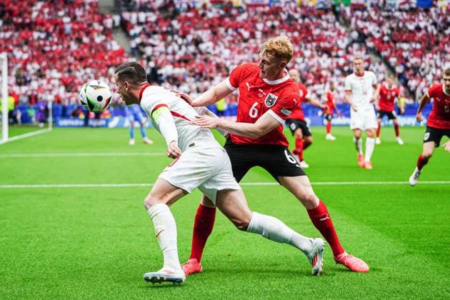Piotr Zielinski (Polen, 10), Nicolas Seiwald (Oesterreich, 06) GER, Polen vs. Oesterreich, Fussball Europameisterschaft, UEFA EURO, EM, Europameisterschaft,Fussball 2024, Spieltag 2, 21.06.2024 GER, Polen vs. Oesterreich, Fussball Europameisterschaft, UEFA Euro 2024, Spieltag 2, 21.06.2024 Berlin Copyright: xEibner-Pressefoto MarcelxvonxFehrnx EP_MFN