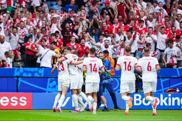 Torjubel Jubel Polen nach Tor zum 1:1 Krzysztof Piatek (Polen, 23) GER, Polen vs. Oesterreich, Fussball Europameisterschaft, UEFA EURO, EM, Europameisterschaft,Fussball 2024, Spieltag 2, 21.06.2024 GER, Polen vs. Oesterreich, Fussball Europameisterschaft, UEFA Euro 2024, Spieltag 2, 21.06.2024 Berlin Copyright: xEibner-Pressefoto MarcelxvonxFehrnx EP_MFN