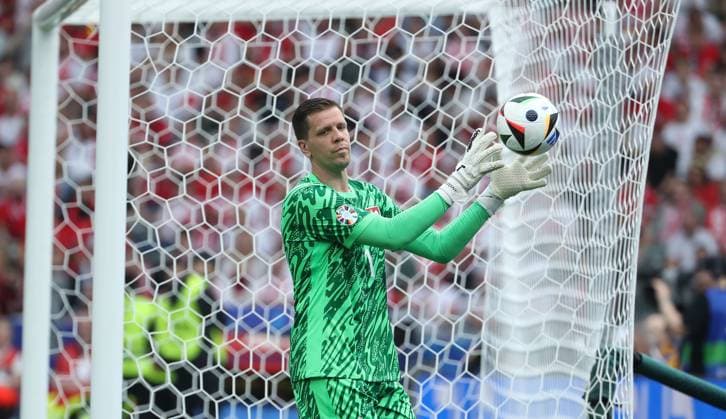 Torwart Wojciech Szczesny Aktion Oberkörper Fußball Fussball Europameisterschaft Euro 2024 EM Herren Saison 2023 2024 21.06.2024 Polen POL vs. Österreich AUT in Berlin DFL regulations prohibit any use of photographs as image sequences and or quasi-video.