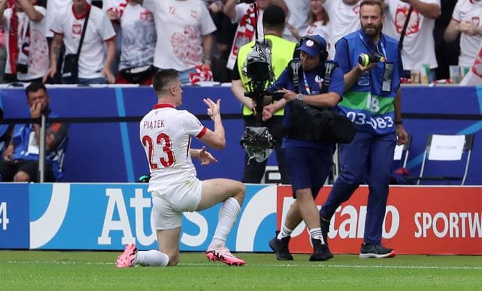 Krzysztof Piatek jubelt nach 1:1 Ausgleich Freude Emotion Jubel Fußball Fussball Europameisterschaft Euro 2024 EM Herren Saison 2023 2024 21.06.2024 Polen POL vs. Österreich AUT in Berlin DFL regulations prohibit any use of photographs as image sequences and or quasi-video.