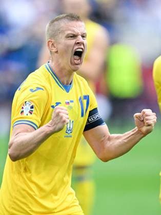 EM 2024: Slowakei - Ukraine am 21.06.2024 in der Merkur Spiel-Arena in Düsseldorf Oleksandr Zinchenko (UKR) celebrate after winning.