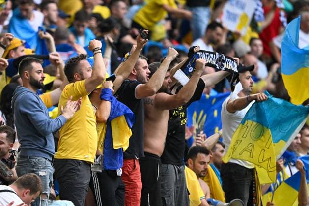 EM 2024: Slowakei - Ukraine am 21.06.2024 in der Merkur Spiel-Arena in Düsseldorf Fans of Ukraine celebrate after winning.