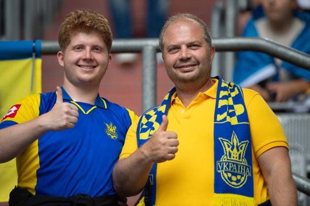 Sport Bilder des Tages ukrainische Fans, allgemein, feature, Randmotiv, Symbolfoto Gruppenphase Gruppe E Slowakei (SVK) - Ukraine (UKR) 1:2 am 21.06.2024 Arena Duesseldorf, Duesseldorf Arena, Fussball UEFA EURO, EM, Europameisterschaft,Fussball 2024 GERMANY vom 14.06.2024 - 14.07.2024. Â