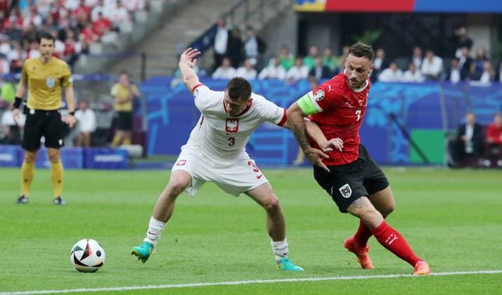 Pawel Dawidowicz im Zweikampf mit Marko Arnautovic Fußball Fussball Europameisterschaft Euro 2024 EM Herren Saison 2023 2024 21.06.2024 Polen POL vs. Österreich AUT in Berlin DFL regulations prohibit any use of photographs as image sequences and or quasi-video.