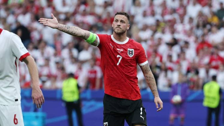 Marko Arnautovic zeigend, gestikulierend Aktion Oberkörper Fußball Fussball Europameisterschaft Euro 2024 EM Herren Saison 2023 2024 21.06.2024 Polen POL vs. Österreich AUT in Berlin DFL regulations prohibit any use of photographs as image sequences and or quasi-video.