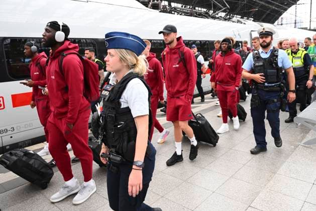 Belgium Media Activities - UEFA EURO, EM, Europameisterschaft,Fussball 2024 21 06 2024 COLOGNE, GERMANY - JUNE 21 : Lukaku Romelu forward of Belgium, Debast Zeno defender of Belgium pictured during team arrival at the railway station ahead of the UEFA EURO 2024 European Football Championship tournament group E stage match between Belgium and Romania at Cologne Stadium on June 21, 2024 in Cologne, Germany, 21 06 2024 Cologne Germany  Copyright: xVincentxKalutx