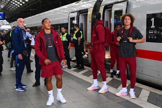Belgium Media Activities - UEFA EURO, EM, Europameisterschaft,Fussball 2024 21 06 2024 COLOGNE, GERMANY - JUNE 21 : Tielemans Youri midfielder of Belgium, Faes Wout defender of Belgium pictured during team arrival at the railway station ahead of the UEFA EURO 2024 European Football Championship tournament group E stage match between Belgium and Romania at Cologne Stadium on June 21, 2024 in Cologne, Germany, 21 06 2024 Cologne Germany  Copyright: xVincentxKalutx