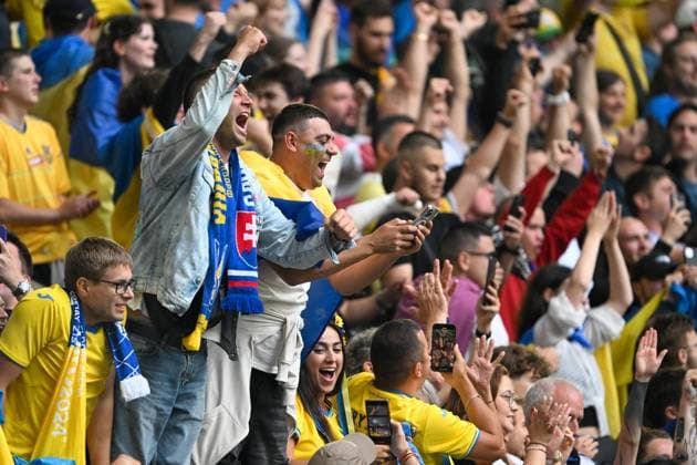 EM 2024: Slowakei - Ukraine am 21.06.2024 in der Merkur Spiel-Arena in Düsseldorf Fans of Ukraine celebrate after winning.