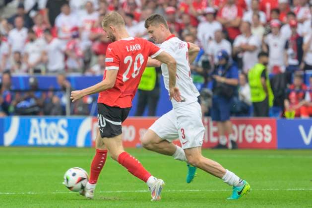 GER, Berlin, Fussball, Poland vs Austria, Gruppe D, Gruppenphase, UEFA EURO, EM, Europameisterschaft,Fussball 2024, MD3, SP, Olympia - Stadion Berlin, v.l. Konrad Laimer (Austria), Pawel Dawidowicz (Poland), Zweikampf, Action, Kampf, kaempft um den Ball, 21.06. 2024, Copyright: HMBxMedia UwexKoch