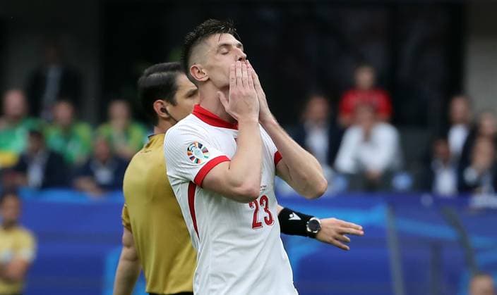 Krzysztof Piatek enttäuscht nach vergebener Torchance Enttäuschung Fußball Fussball Europameisterschaft Euro 2024 EM Herren Saison 2023 2024 21.06.2024 Polen POL vs. Österreich AUT in Berlin DFL regulations prohibit any use of photographs as image sequences and or quasi-video.