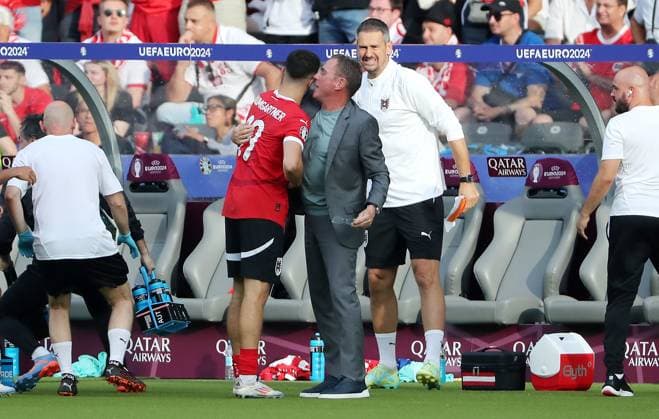 Christoph Baumgartner jubelt nach 1:2 mit Trainer Ralf Rangnick, Torwarttrainer Michael Gspurning Freude Emotion Jubel Fußball Fussball Europameisterschaft Euro 2024 EM Herren Saison 2023 2024 21.06.2024 Polen POL vs. Österreich AUT in Berlin DFL regulations prohibit any use of photographs as image sequences and or quasi-video.