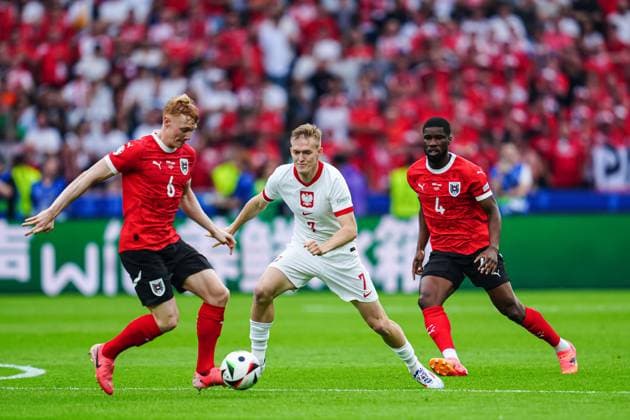 Nicolas Seiwald (Oesterreich, 06), Karol Swiderski (Polen, 07), Kevin Danso (Oesterreich, 04) GER, Polen vs. Oesterreich, Fussball Europameisterschaft, UEFA EURO, EM, Europameisterschaft,Fussball 2024, Spieltag 2, 21.06.2024 GER, Polen vs. Oesterreich, Fussball Europameisterschaft, UEFA Euro 2024, Spieltag 2, 21.06.2024 Berlin Copyright: xEibner-Pressefoto MarcelxvonxFehrnx EP_MFN