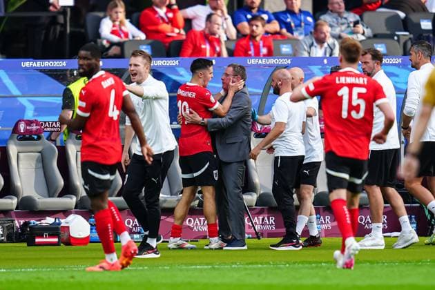Torjubel Jubel Christoph Baumgartner (Oesterreich, 19) mit Ralf Rangnick (Oesterreich, Trainer) nach Tor zum 2:1 Christoph Baumgartner (Oesterreich, 19) GER, Polen vs. Oesterreich, Fussball Europameisterschaft, UEFA EURO, EM, Europameisterschaft,Fussball 2024, Spieltag 2, 21.06.2024 GER, Polen vs. Oesterreich, Fussball Europameisterschaft, UEFA Euro 2024, Spieltag 2, 21.06.2024 Berlin Copyright: xEibner-Pressefoto MarcelxvonxFehrnx EP_MFN
