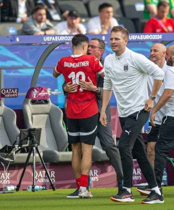 Fussball, Herren, Saison 2023 24, Euro 2024 Gruppe D (2. Spieltag) in Berlin, Polen - Österreich, v.l. Christoph Baumgartner (Österreich), Trainer Ralf Rangnick (Österreich), Jubel nach Tor zum 1:2, 21.06. 2024, Copyright: xSebastianxRäppold MatthiasxKochx