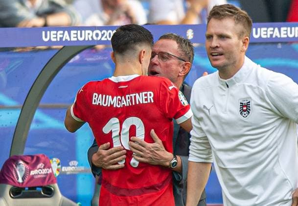 Fussball, Herren, Saison 2023 24, Euro 2024 Gruppe D (2. Spieltag) in Berlin, Polen - Österreich, v.l. Christoph Baumgartner (Österreich), Trainer Ralf Rangnick (Österreich), Jubel nach Tor zum 1:2, 21.06. 2024, Copyright: xSebastianxRäppold MatthiasxKochx