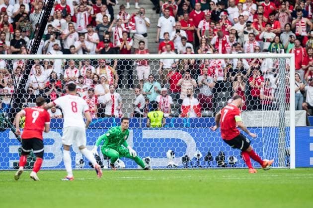 UEFA EURO, EM, Europameisterschaft,Fussball 2024: Polen - Österreich; 21.06.2024 Wojciech Szczesny (Polen, 1), Marko Arnautovic (Österreich, 7) Elfmeter, Tor UEFA EURO 2024: Polen - Österreich; Olympiastadion, Berlin; 21.06.2024 Copyright: xBEAUTIFULxSPORTS Buriakovx