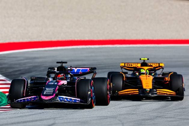 Esteban Ocon of France and Alpine F1 and Lando Norris of Great Britain and McLaren in Aktion, Practice, F1 Grand Prix of Spain, Circuit de Barcelona-Catalunya am 21. June 2024 in Barcelona, Spain. (Foto von Diogo Cardoso DeFodi Images) Esteban Ocon of France and Alpine F1 and Lando Norris of Great Britain and McLaren in action on track, Practice, F1 Grand Prix of Spain, Circuit de Barcelona-Catalunya on June 21, 2024 in Barcelona, Spain. (Photo by Diogo Cardoso DeFodi Images) Defodi-645_f1spa20240621_3061