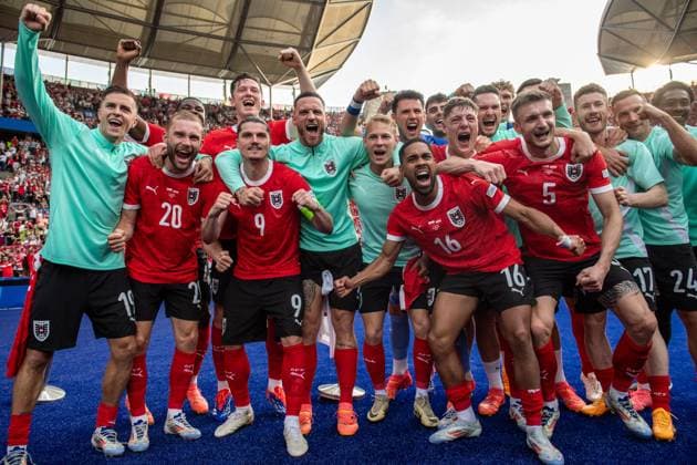 Bilder des Jahres 2024, Sport 06 Juni Sport Themen der Woche KW25 Sport Bilder des Tages BERLIN, GERMANY - JUNE 21: players of Austria national team, Nationalteam celebrates winning the UEFA EURO, EM, Europameisterschaft,Fussball 2024 group stage match between Poland and Austria at Olympiastadion on June 21, 2024 in Berlin, Germany. Photo Sebastian Frej Poland v Austria Copyright: xx