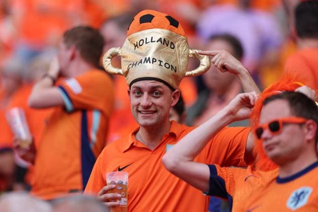 21.06.2024, Fussball Europameisterschaft, UEFA EURO, EM, Europameisterschaft,Fussball 2024, Niederlande - Frankreich, Gruppe D, Stadion Leipzig, v.l., Niederlande-Fan vor dem Spiel Copyright: HMBxMedia