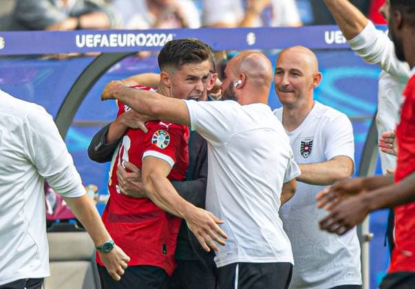 Fussball, Herren, Saison 2023 24, Euro 2024 Gruppe D (2. Spieltag) in Berlin, Polen - Österreich, v.l. Christoph Baumgartner (Österreich), Trainer Ralf Rangnick (Österreich), Jubel nach Tor zum 1:2, 21.06. 2024, Copyright: xSebastianxRäppold MatthiasxKochx