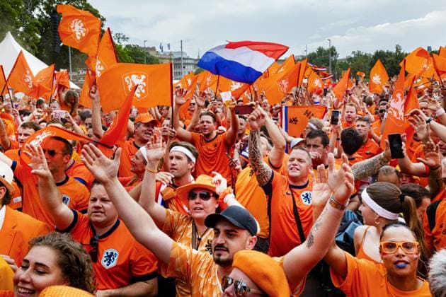 LEIPZIG - Dutch fans on the day before the second match at the European Championship, EM, Europameisterschaft of the Dutch national team, Nationalteam against France. ANP RAMON VAN FLYMEN xVIxANPxSportx xxANPxIVx 501681170 originalFilename: 501681170.jpg