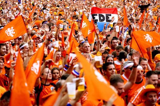 LEIPZIG - Dutch fans on the day before the second match at the European Championship, EM, Europameisterschaft of the Dutch national team, Nationalteam against France. ANP RAMON VAN FLYMEN xVIxANPxSportx xxANPxIVx 501681215 originalFilename: 501681215.jpg