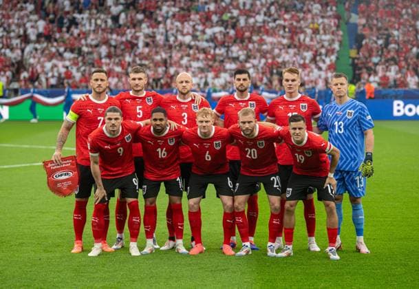 Fussball, Herren, Saison 2023 24, Euro 2024 Gruppe D (2. Spieltag) in Berlin, Polen - Österreich, hinten v.l. Marko Arnautovic (Österreich), Stefan Posch (Österreich), Gernot Trauner (Österreich), Florian Grillitsch (Österreich), Philipp Lienhart (Österreich), Torhüter Patrick Pentz (Österreich), vorn v.l. Marcel Sabitzer (Österreich), Phillipp Mwene (Österreich), Nicolas Seiwald (Österreich), Konrad Laimer (Österreich) , Christoph Baumgartner (Österreich), 21.06. 2024, Copyright: xSebastianxRäppold MatthiasxKochx