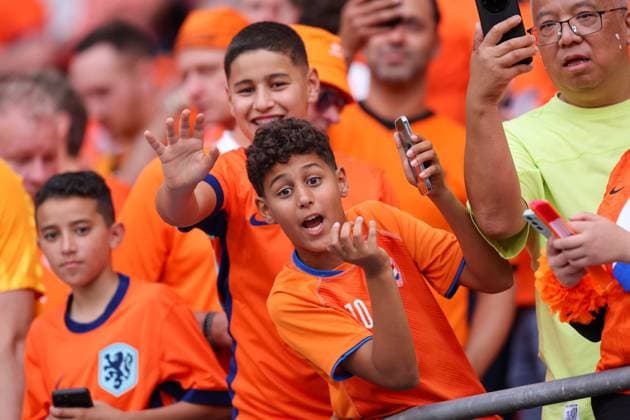 2024-06-21 Netherlands v France - Group D - UEFA EURO, EM, Europameisterschaft,Fussball 2024 LEIPZIG, GERMANY - JUNE 21: Fans and supporters of the Netherlands prior to the Group D - UEFA EURO 2024 match between Netherlands and France at Red Bull Arena on June 21, 2024 in Leipzig, Germany. (Photo by Peter Lous BSR Agency) Leipzig Germany Content not available for redistribution in The Netherlands directly or indirectly through any third parties. Copyright: xBSRxAgencyx