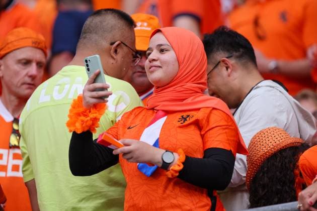2024-06-21 Netherlands v France - Group D - UEFA EURO, EM, Europameisterschaft,Fussball 2024 LEIPZIG, GERMANY - JUNE 21: Fans and supporters of the Netherlands prior to the Group D - UEFA EURO 2024 match between Netherlands and France at Red Bull Arena on June 21, 2024 in Leipzig, Germany. (Photo by Peter Lous BSR Agency) Leipzig Germany Content not available for redistribution in The Netherlands directly or indirectly through any third parties. Copyright: xBSRxAgencyx