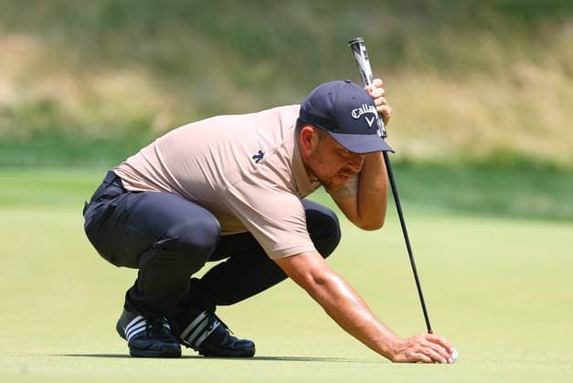 CROMWELL, CT - JUNE 21: Xander Schauffele of United States lines his putt on the 14th green during the second round of the 2024 Travelers Championship on June 21, 2024, at TPC River Highlands in Cromwell, CT. (Photo by M. Anthony Nesmith Icon Sportswire) GOLF: JUN 21 PGA, Golf Herren Travelers Championship EDITORIAL USE ONLY Icon240621132024