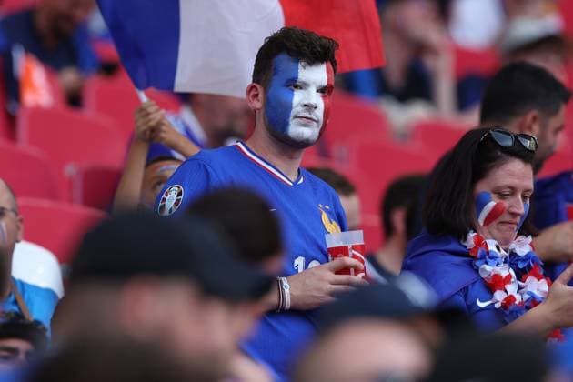 Fußball UEFA EURO, EM, Europameisterschaft,Fussball 2024 Gruppenphase 2. Spieltag Niederlande - Frankreich am 21.06.2024 im Leipzig Stadion in Leipzig Fan Frankreich mit angemaltem Gesicht