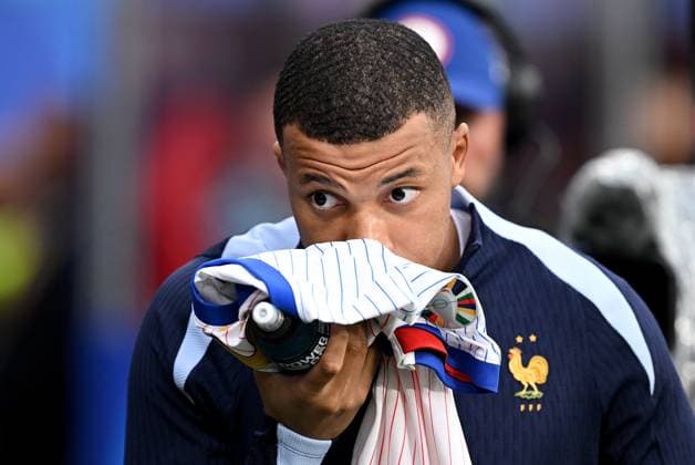 Fussball Euro 2024 Gruppe D 21.06.2024 Niederlande - Frankreich Maskenmann Kylian Mbappe (Frankreich)