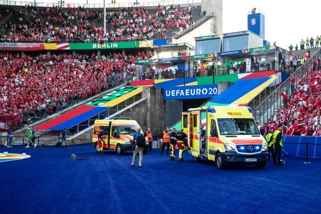 UEFA EURO, EM, Europameisterschaft,Fussball 2024: Polen - Österreich; 21.06.2024 Ambulazewagen, Rettungsdienst nach dem Spiel, Fan ist verletzt. UEFA EURO 2024: Polen - Österreich; Olympiastadion, Berlin; 21.06.2024 Copyright: xBEAUTIFULxSPORTS Buriakovx