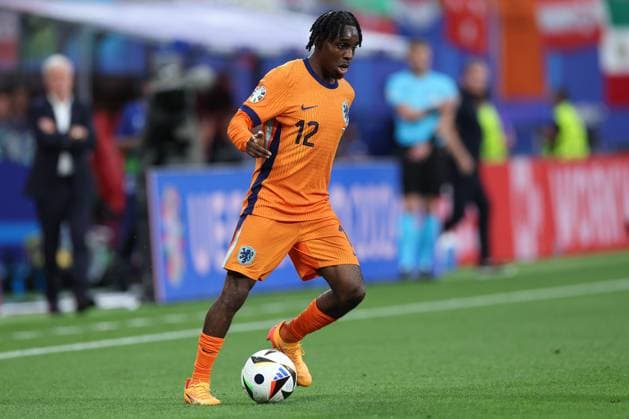 Fußball UEFA EURO, EM, Europameisterschaft,Fussball 2024 Gruppenphase 2. Spieltag Niederlande - Frankreich am 21.06.2024 im Leipzig Stadion in Leipzig Jeremie Frimpong ( Niederlande )