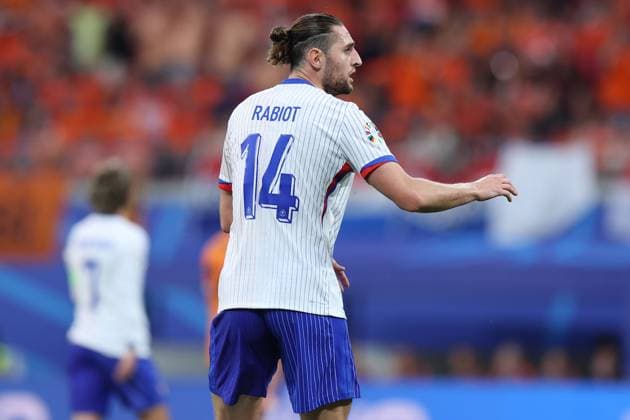 Fußball UEFA EURO, EM, Europameisterschaft,Fussball 2024 Gruppenphase 2. Spieltag Niederlande - Frankreich am 21.06.2024 im Leipzig Stadion in Leipzig Adrien Rabiot ( Frankreich )