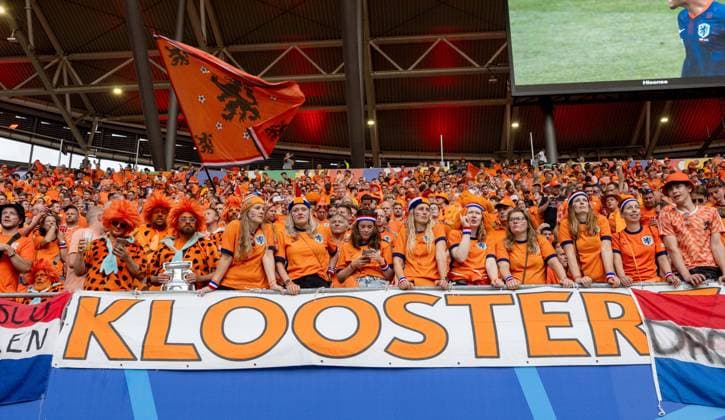 Fussball, Herren, Saison 2023 24, UEFA EURO, EM, Europameisterschaft,Fussball 2024, Gruppe D (2. Spieltag) in Leipzig, Niederlande - Frankreich, Fans der Niederländer, Klooster, 21.06. 2024, Copyright: xMatthiasxKochx