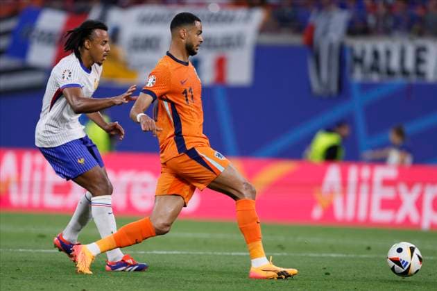 Netherlands v France: Group D - UEFA EURO, EM, Europameisterschaft,Fussball 2024 Jules Kounde of France and Cody Gakpo of Netherlands challenge during the UEFA EURO 2024 group stage match between Netherlands and France at Football Stadium Leipzig on June 21, 2024 in Leipzig, Germany. Leipzig Football Stadium Leipzig Germany Germany Copyright: xRichardxSellers Sportsphoto APLx 14041967