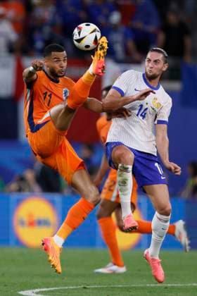 Netherlands v France: Group D - UEFA EURO, EM, Europameisterschaft,Fussball 2024 Cody Gakpo of Netherlands and Adrien Rabiot of France challenge during the UEFA EURO 2024 group stage match between Netherlands and France at Football Stadium Leipzig on June 21, 2024 in Leipzig, Germany. Leipzig Football Stadium Leipzig Germany Germany Copyright: xRichardxSellers Sportsphoto APLx 14041971
