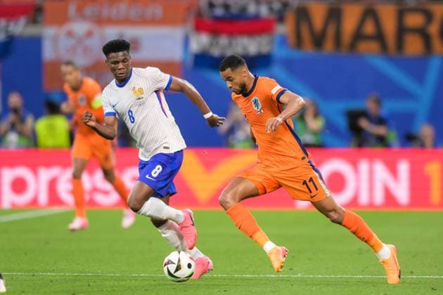 Fußball, UEFA EURO, EM, Europameisterschaft,Fussball 2024, 20240621, Niederlande - Frankreich. Im Bild Aurelien TCHOUAMENI (Frankreich, 8) und Cody GAKPO (Niederlande, 11) Dribbling Ball. Leipzig Leipzig Stadium Sachsen Deutschland Copyright: Passion2Press MarkusxFischerx