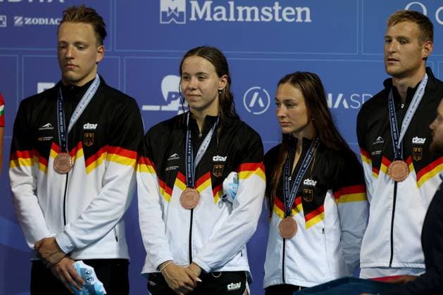 Sport Themen der Woche KW25 21.06.2024 Belgrade(Serbia) European Aquatics Championship swimming mixed 4X100m freestyle final Martin Wrede,Nina Sandrine JAZY,Nicole Maier,Peter Varjasi Germany bronze medal :