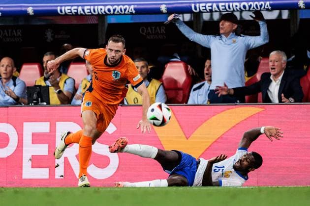 UEFA EURO 2024: Niederlande - Frankreich; 21.06.2024 Zweikampf Stefan de Vrij (Niederlande, 6), Marcus Thuram (Frankreich, 15) UEFA EURO 2024: Niederlande - Frankreich; Leipzig Stadium, Leipzig am 21.06.2024 Copyright: xBEAUTIFULxSPORTS Wunderlx