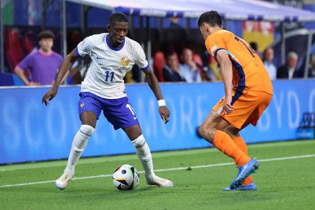 Fußball UEFA EURO, EM, Europameisterschaft,Fussball 2024 Gruppenphase 2. Spieltag Niederlande - Frankreich am 21.06.2024 im Leipzig Stadion in Leipzig Ousmane Dembele ( Frankreich ), links - Tijjani Reijnders ( Niederlande ), rechts